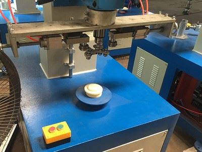 Máquina para rebordeado y sellado de tubos de cartón CS400
