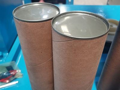Máquina para rebordeado y sellado de tubos de cartón CS400