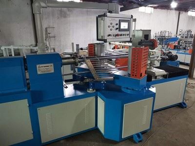 Máquina para conformación de tubos de cartón