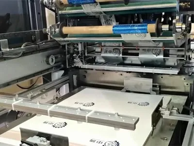 Alimentación y apilamiento automáticos