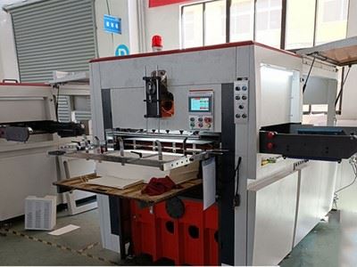 Máquina troqueladora de carrete de papel (máquina punzonadora de vasos de papel)