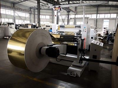 Máquina rebobinadora con función de despegado DBL-1200