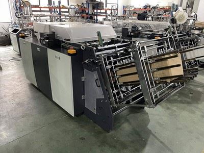 Máquina para montaje de cajas